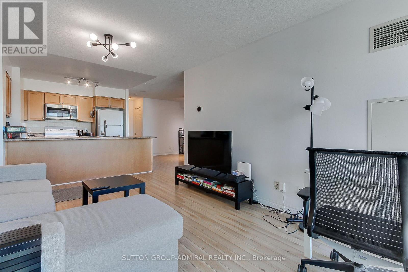 30 Grand Trunk Crescent, Toronto, ON - Indoor Photo Showing Kitchen