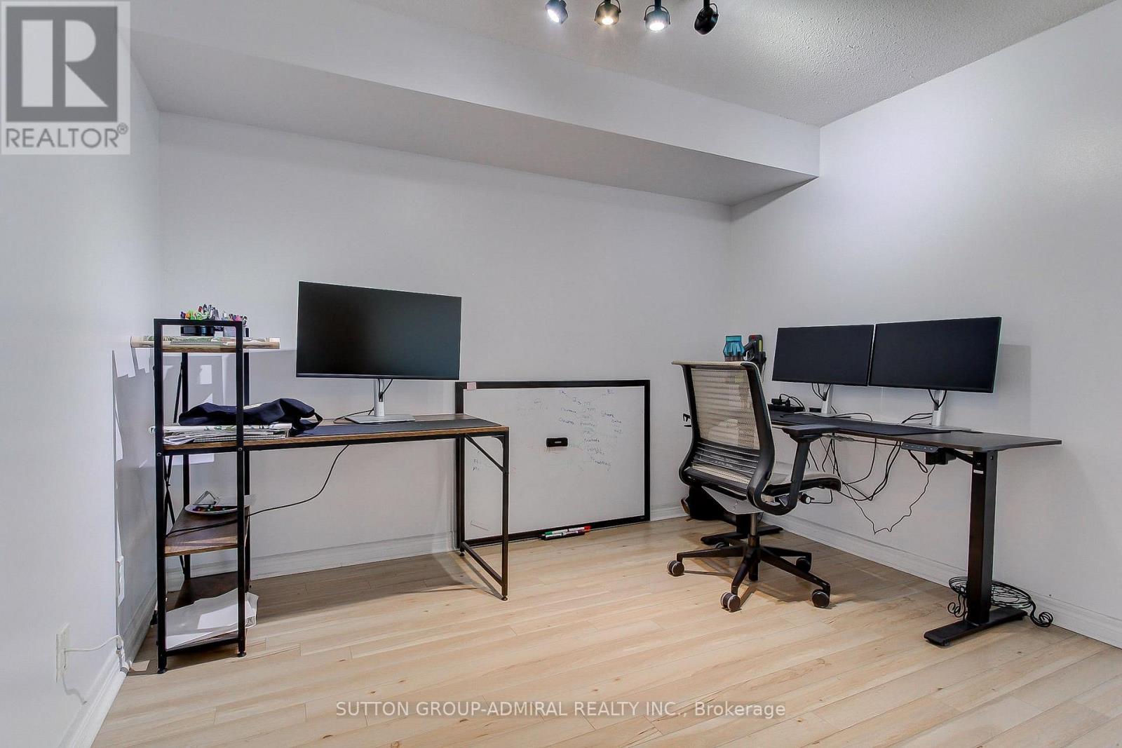 30 Grand Trunk Crescent, Toronto, ON - Indoor Photo Showing Office