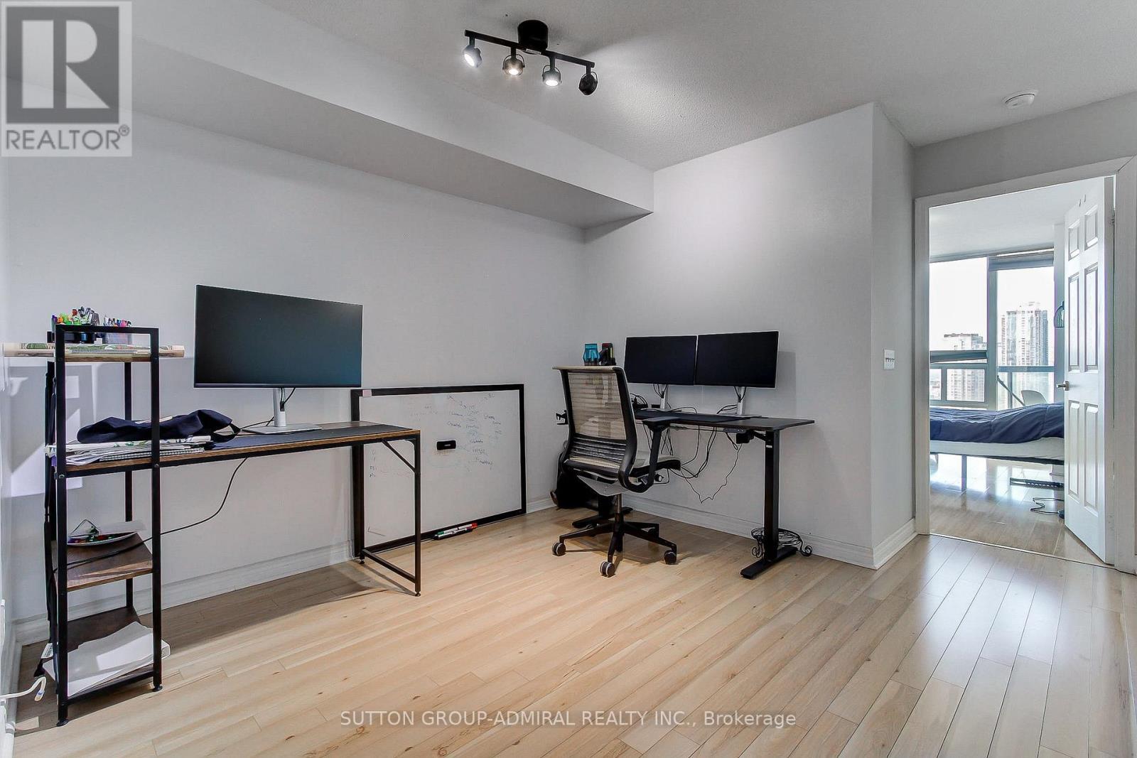 30 Grand Trunk Crescent, Toronto, ON - Indoor Photo Showing Office