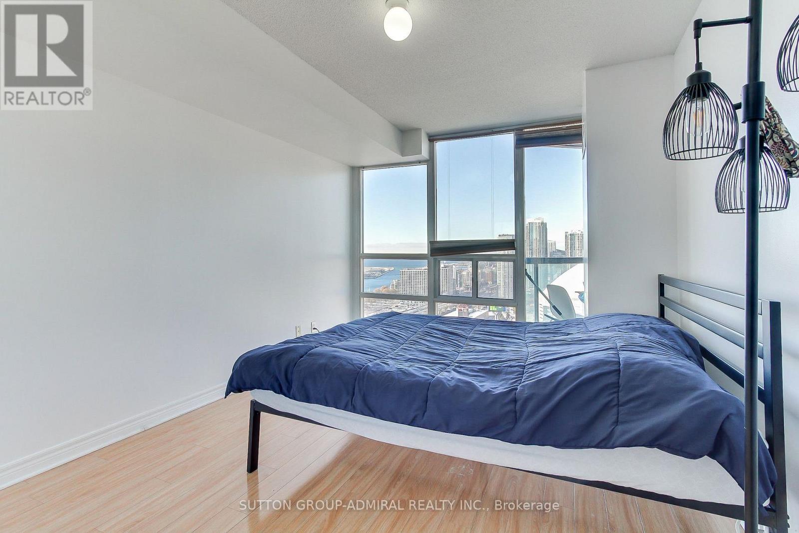 30 Grand Trunk Crescent, Toronto, ON - Indoor Photo Showing Bedroom