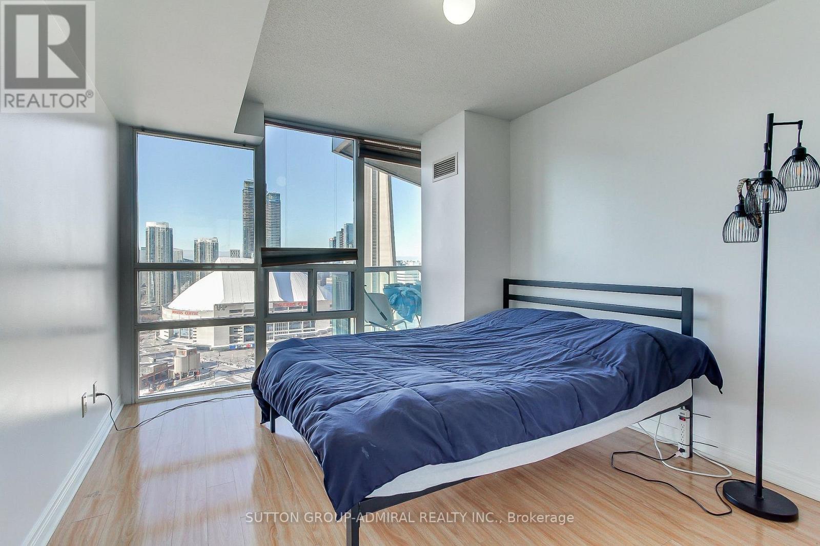 30 Grand Trunk Crescent, Toronto, ON - Indoor Photo Showing Bedroom