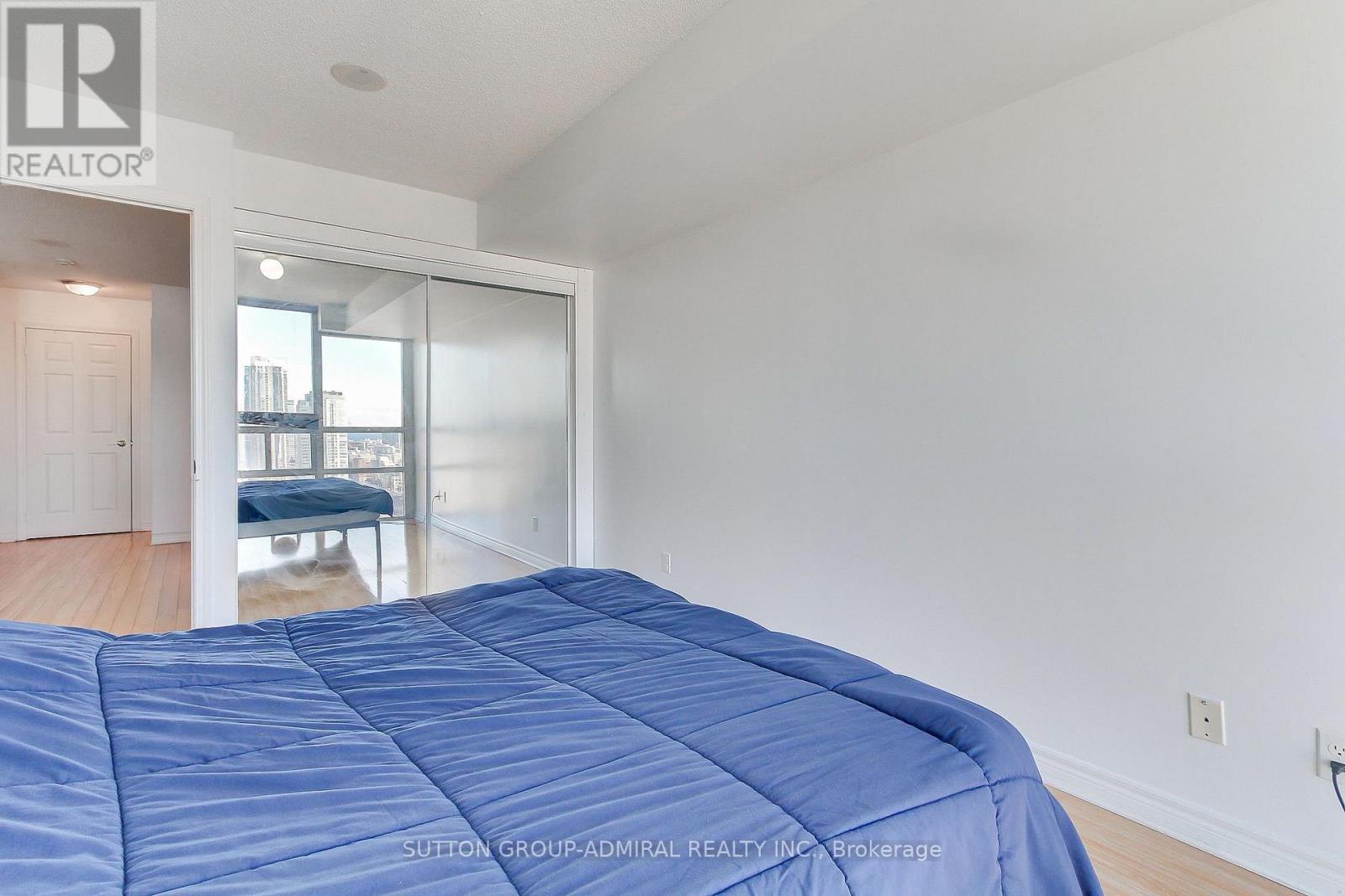 30 Grand Trunk Crescent, Toronto, ON - Indoor Photo Showing Bedroom