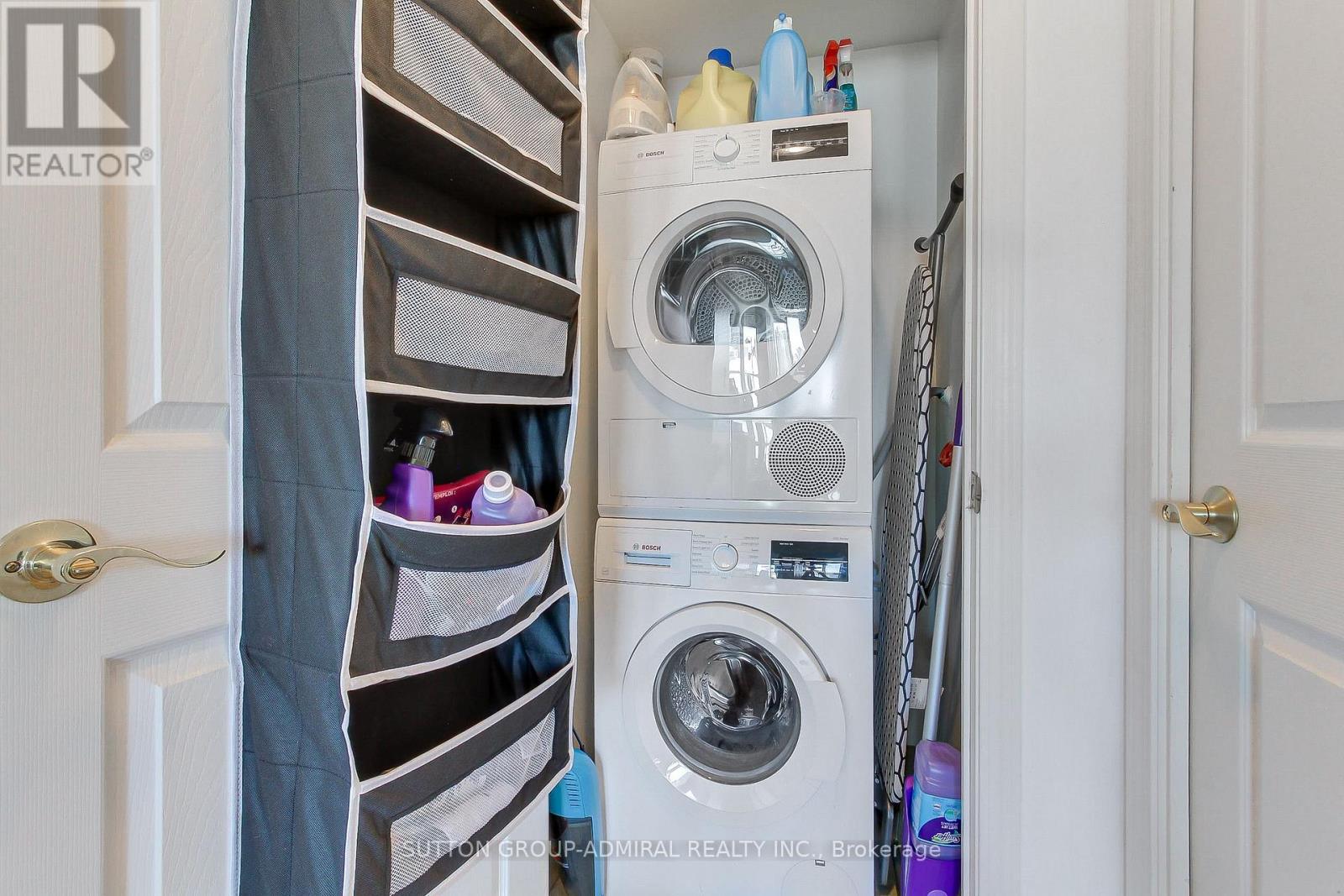 30 Grand Trunk Crescent, Toronto, ON - Indoor Photo Showing Laundry Room