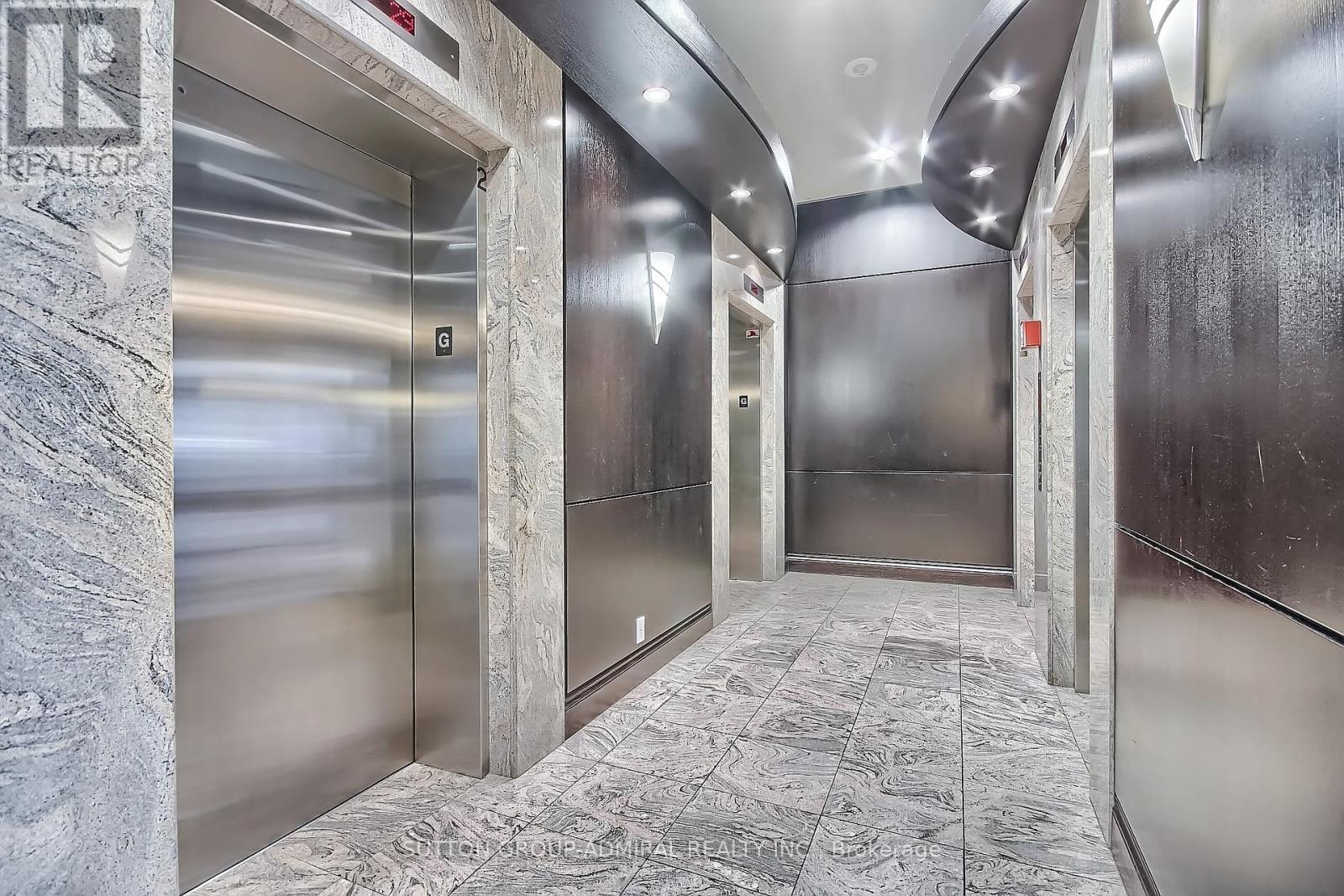 30 Grand Trunk Crescent, Toronto, ON - Indoor Photo Showing Other Room