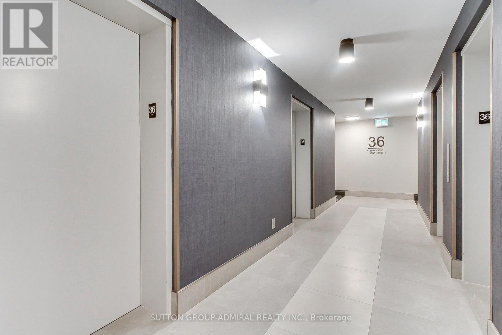 30 Grand Trunk Crescent, Toronto, ON - Indoor Photo Showing Other Room