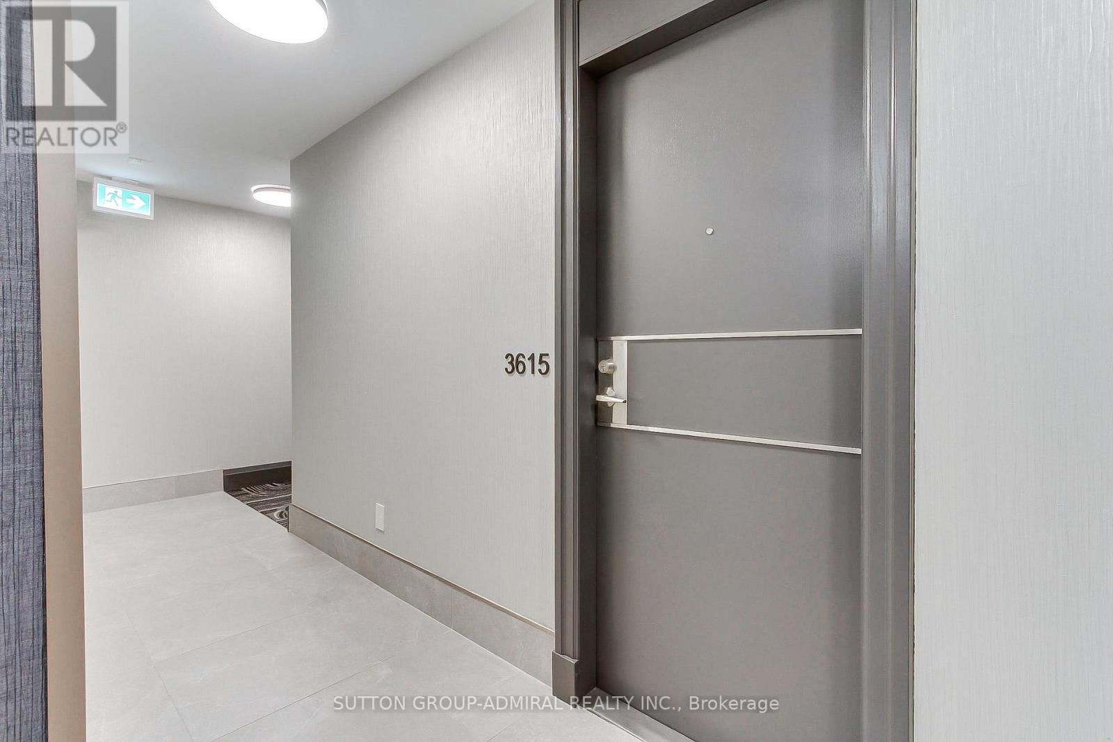 30 Grand Trunk Crescent, Toronto, ON - Indoor Photo Showing Other Room