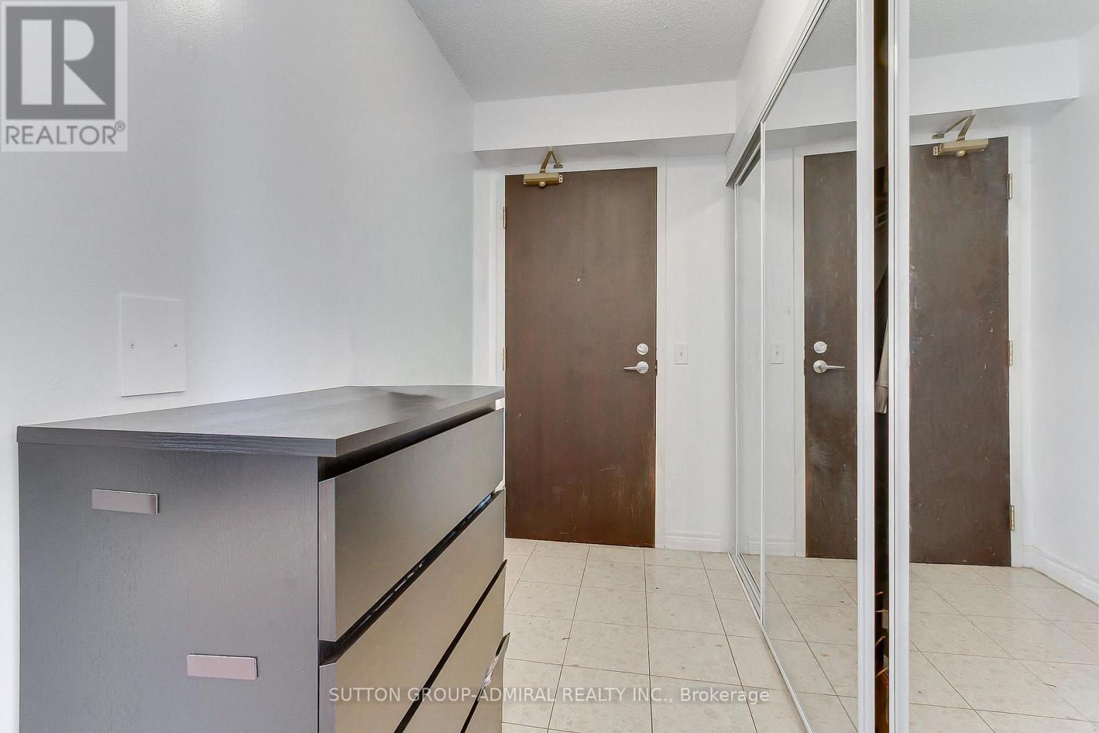 30 Grand Trunk Crescent, Toronto, ON - Indoor