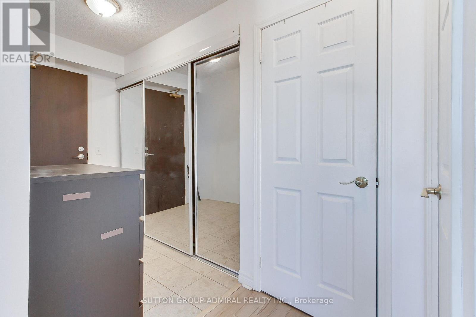 30 Grand Trunk Crescent, Toronto, ON - Indoor Photo Showing Other Room