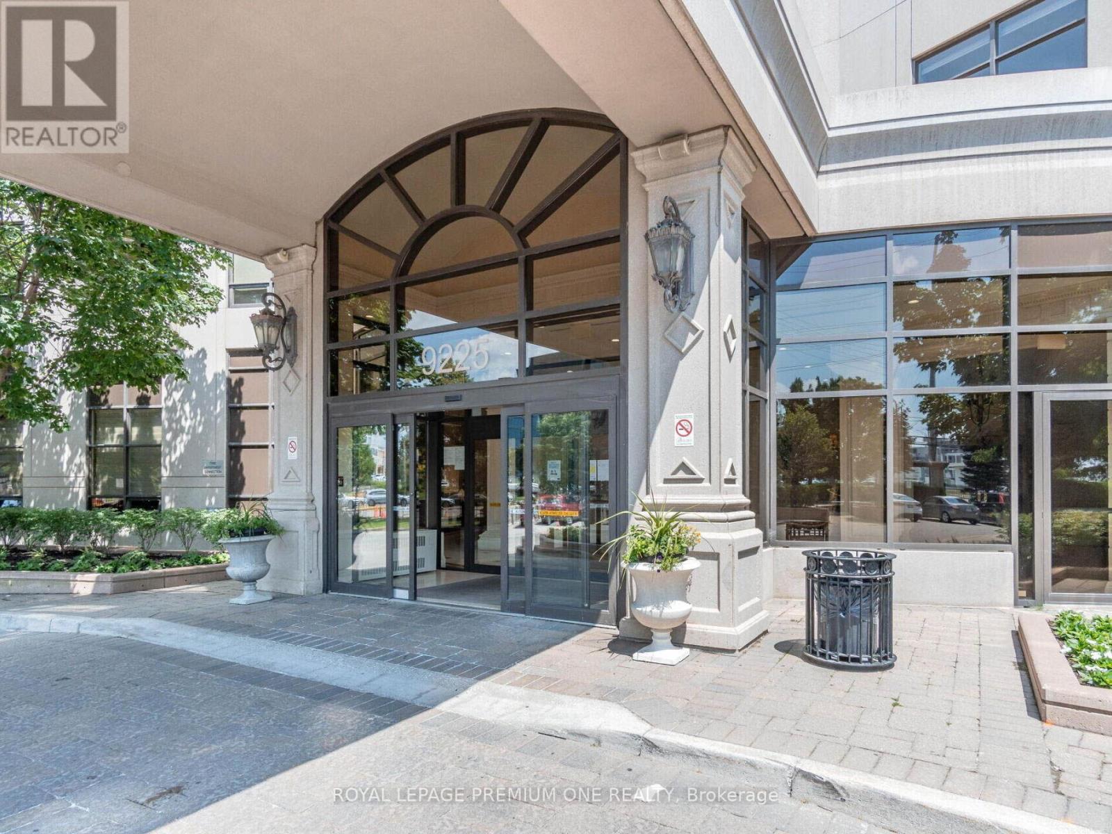 815 - 9225 Jane Street, Vaughan, ON - Outdoor