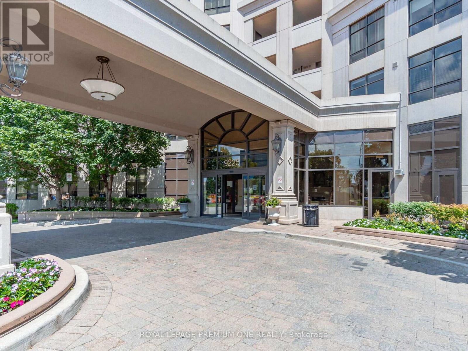 815 - 9225 Jane Street, Vaughan, ON - Outdoor