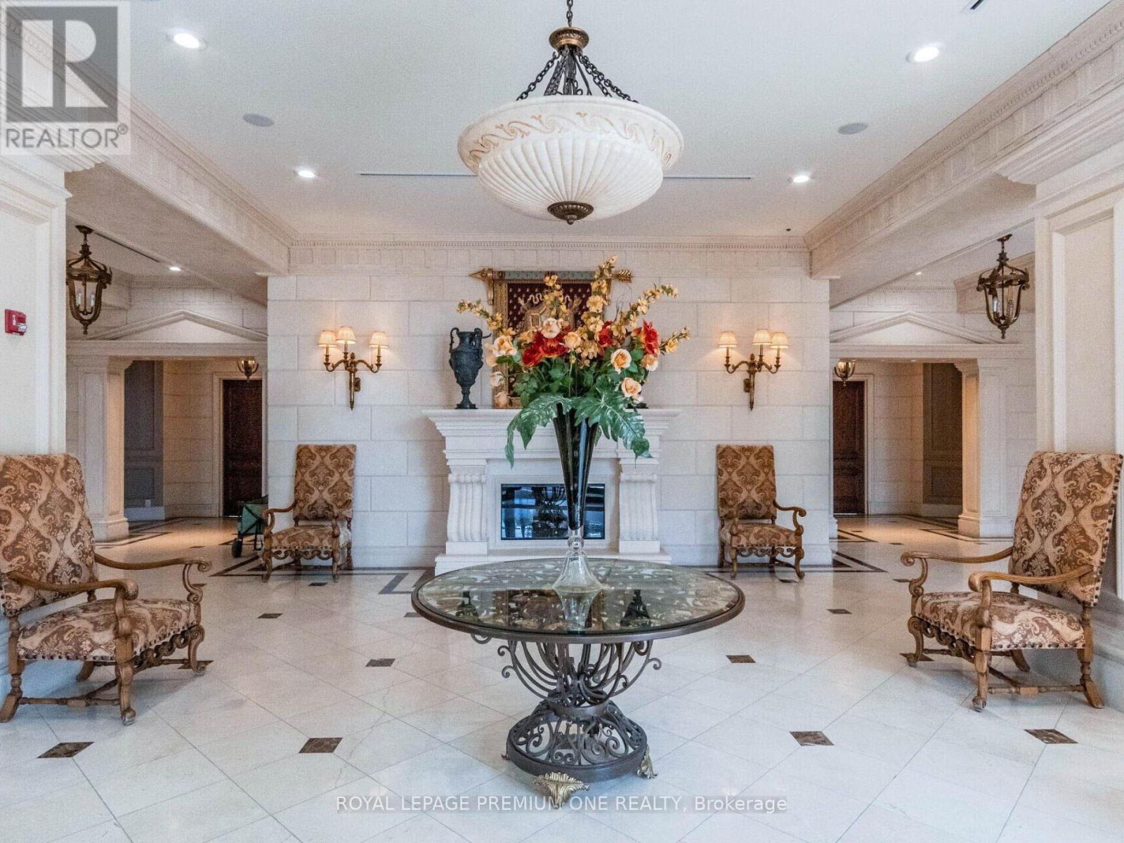 815 - 9225 Jane Street, Vaughan, ON - Indoor