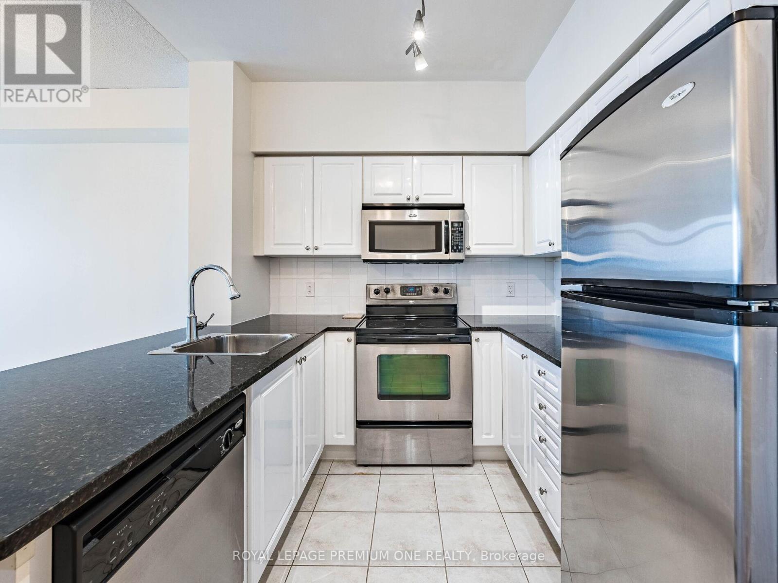 815 - 9225 Jane Street, Vaughan, ON - Indoor Photo Showing Kitchen With Upgraded Kitchen
