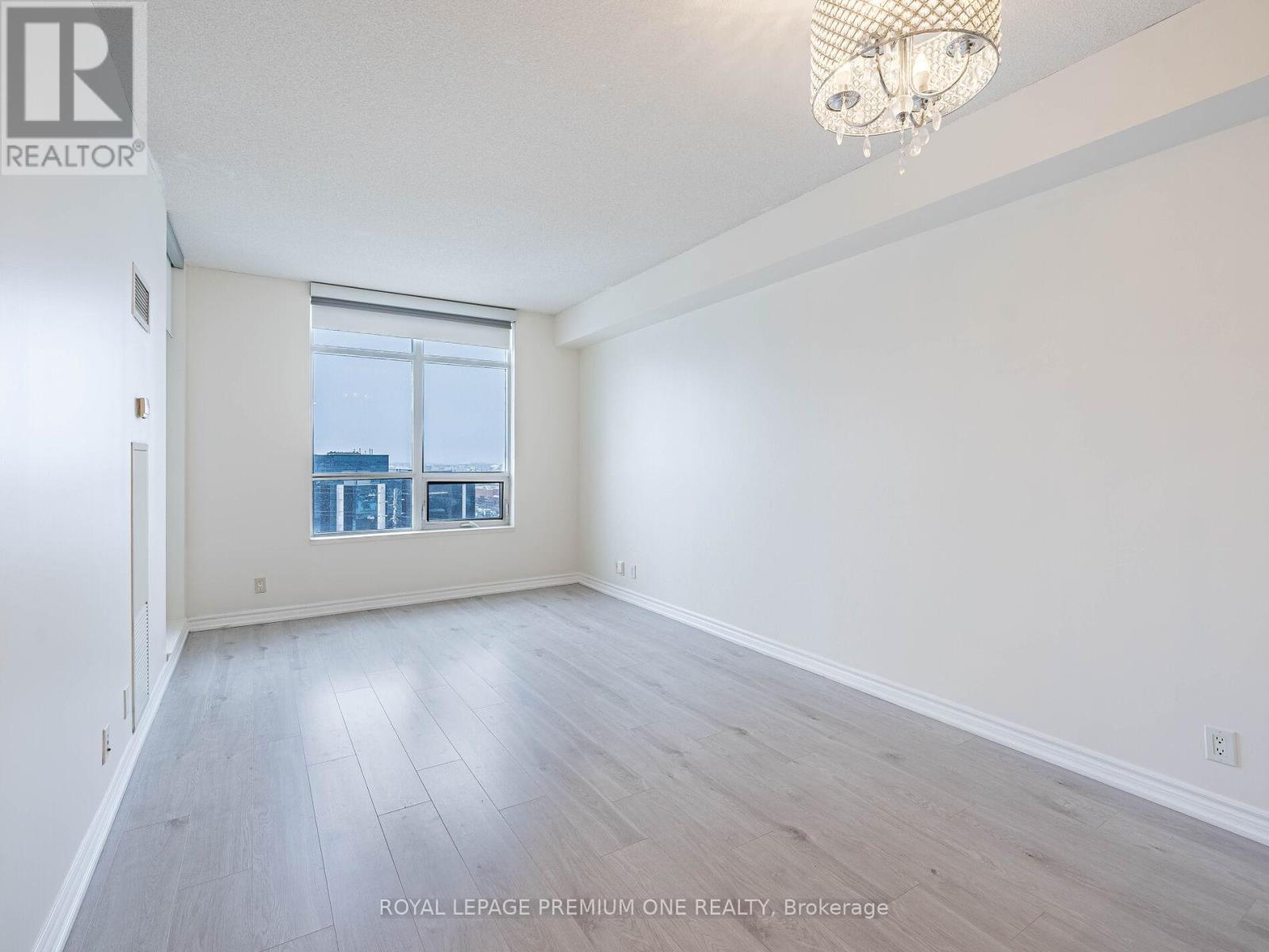 815 - 9225 Jane Street, Vaughan, ON - Indoor Photo Showing Other Room