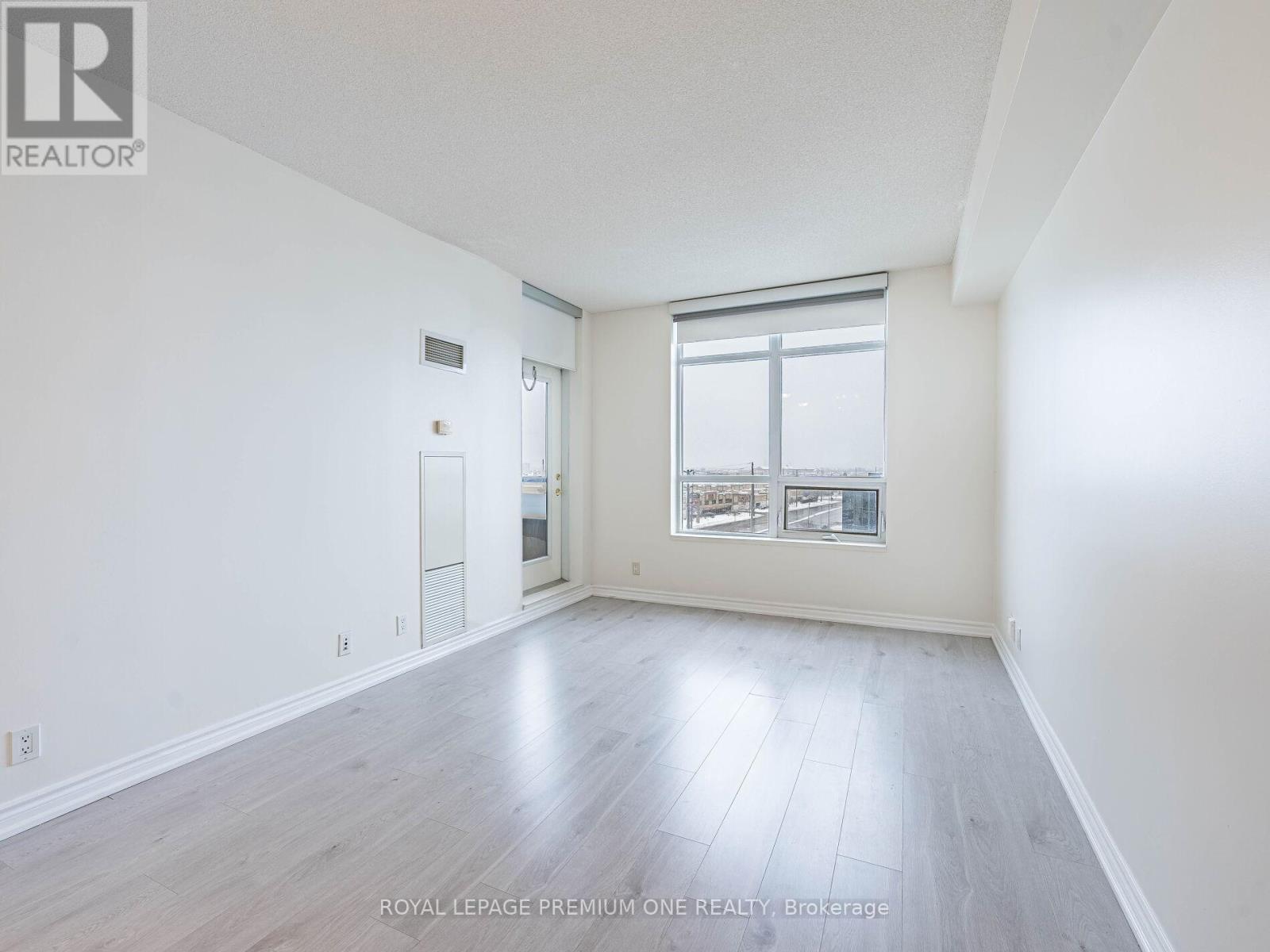 815 - 9225 Jane Street, Vaughan, ON - Indoor Photo Showing Other Room