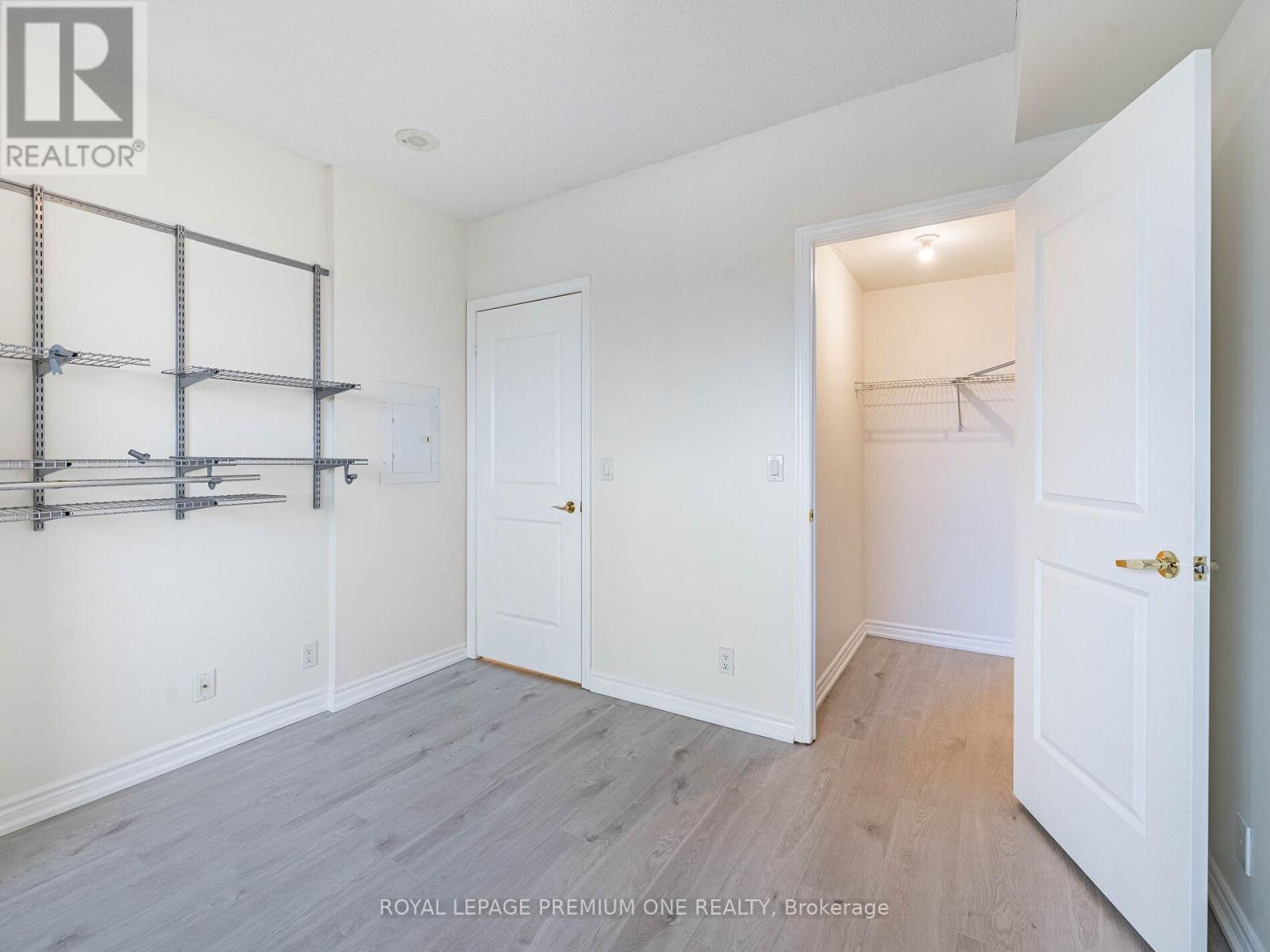 815 - 9225 Jane Street, Vaughan, ON - Indoor Photo Showing Other Room