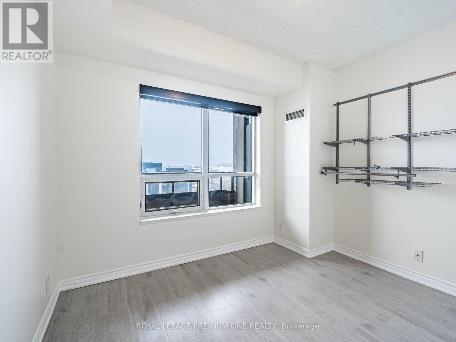 815 - 9225 Jane Street, Vaughan, ON - Indoor Photo Showing Other Room