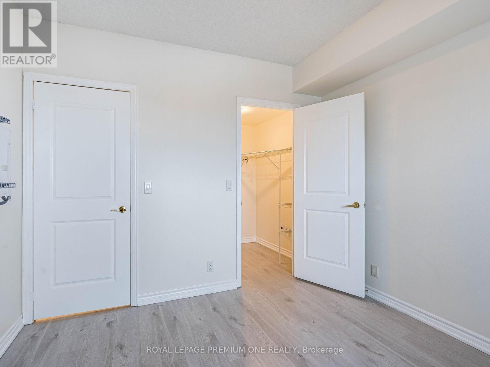 815 - 9225 Jane Street, Vaughan, ON - Indoor Photo Showing Other Room