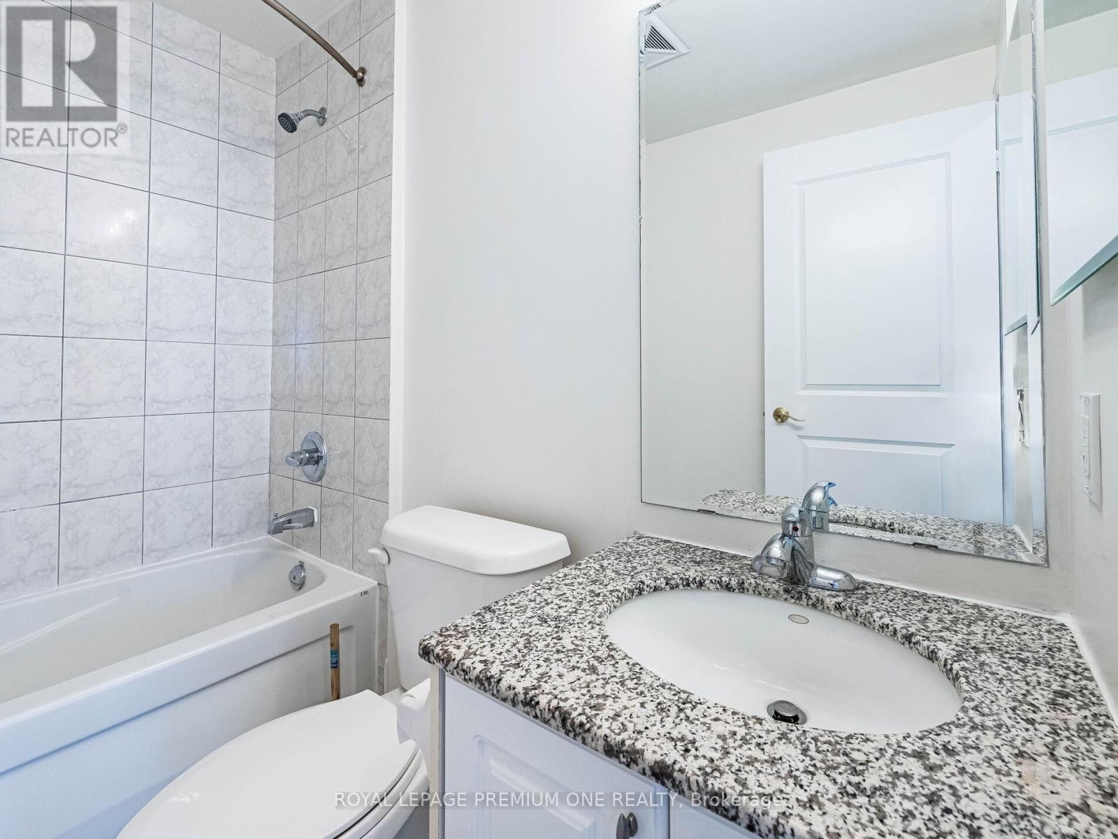 815 - 9225 Jane Street, Vaughan, ON - Indoor Photo Showing Bathroom