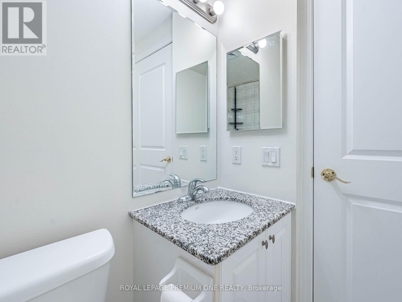815 - 9225 Jane Street, Vaughan, ON - Indoor Photo Showing Bathroom