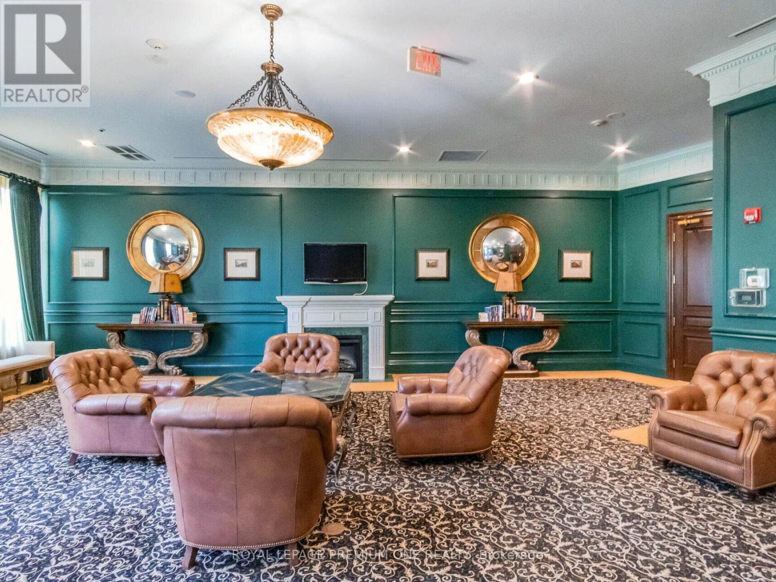 815 - 9225 Jane Street, Vaughan, ON - Indoor With Fireplace