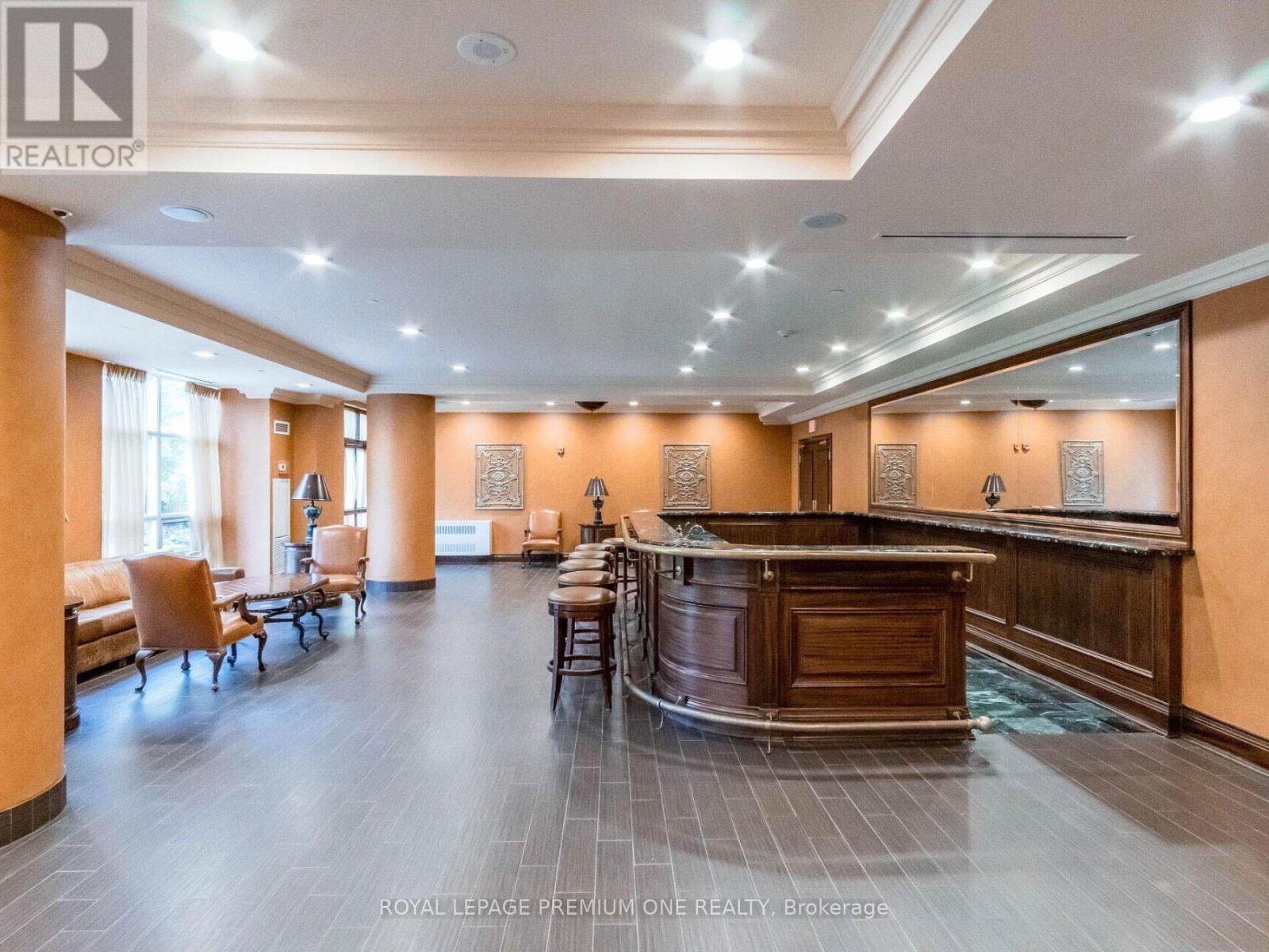 815 - 9225 Jane Street, Vaughan, ON - Indoor Photo Showing Other Room