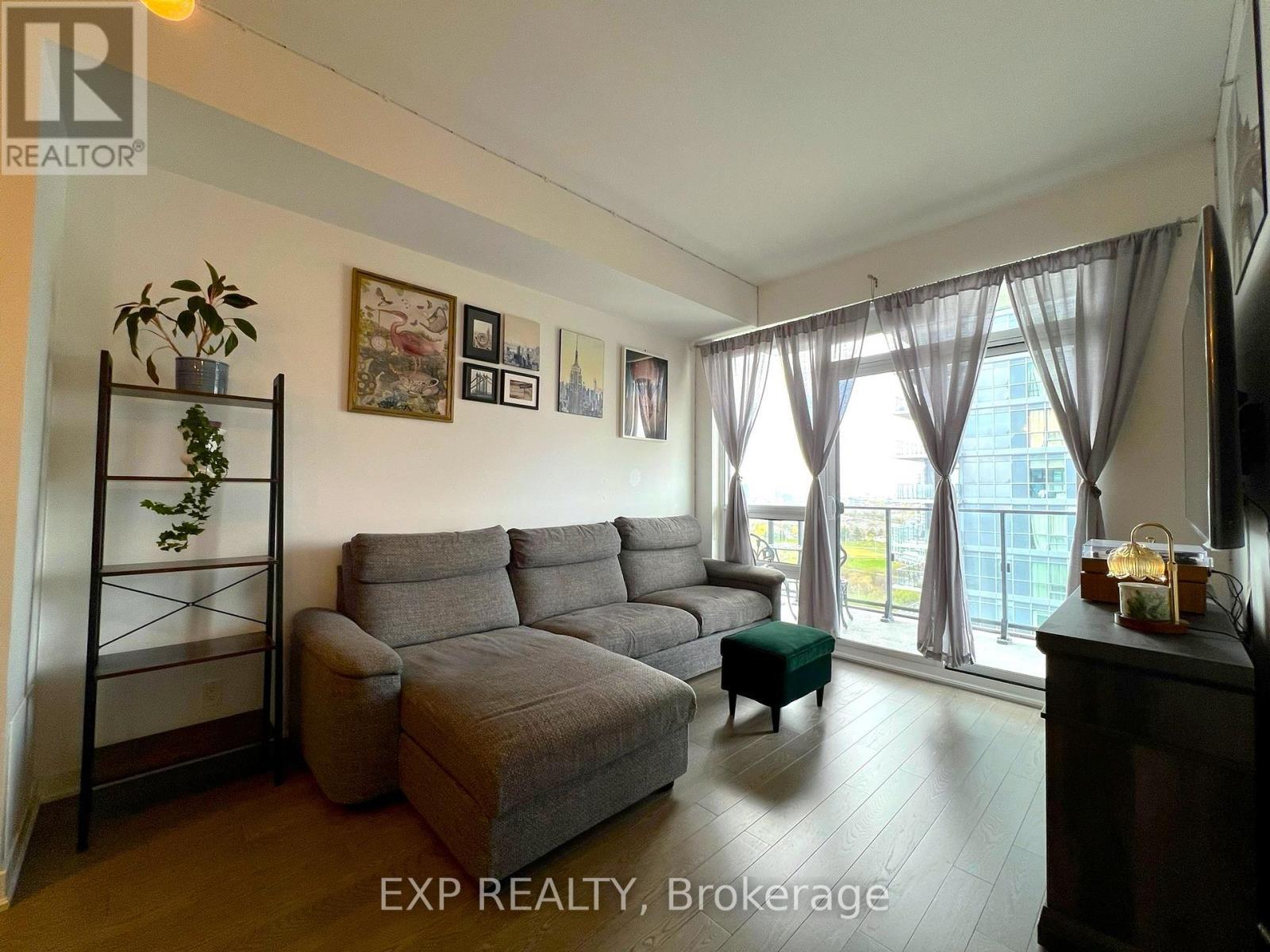 3007 - 2212 Lake Shore Boulevard W, Toronto, ON - Indoor Photo Showing Living Room