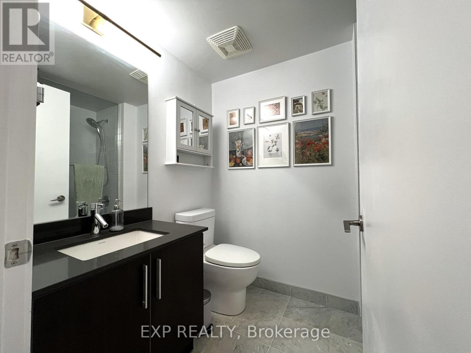 3007 - 2212 Lake Shore Boulevard W, Toronto, ON - Indoor Photo Showing Bathroom