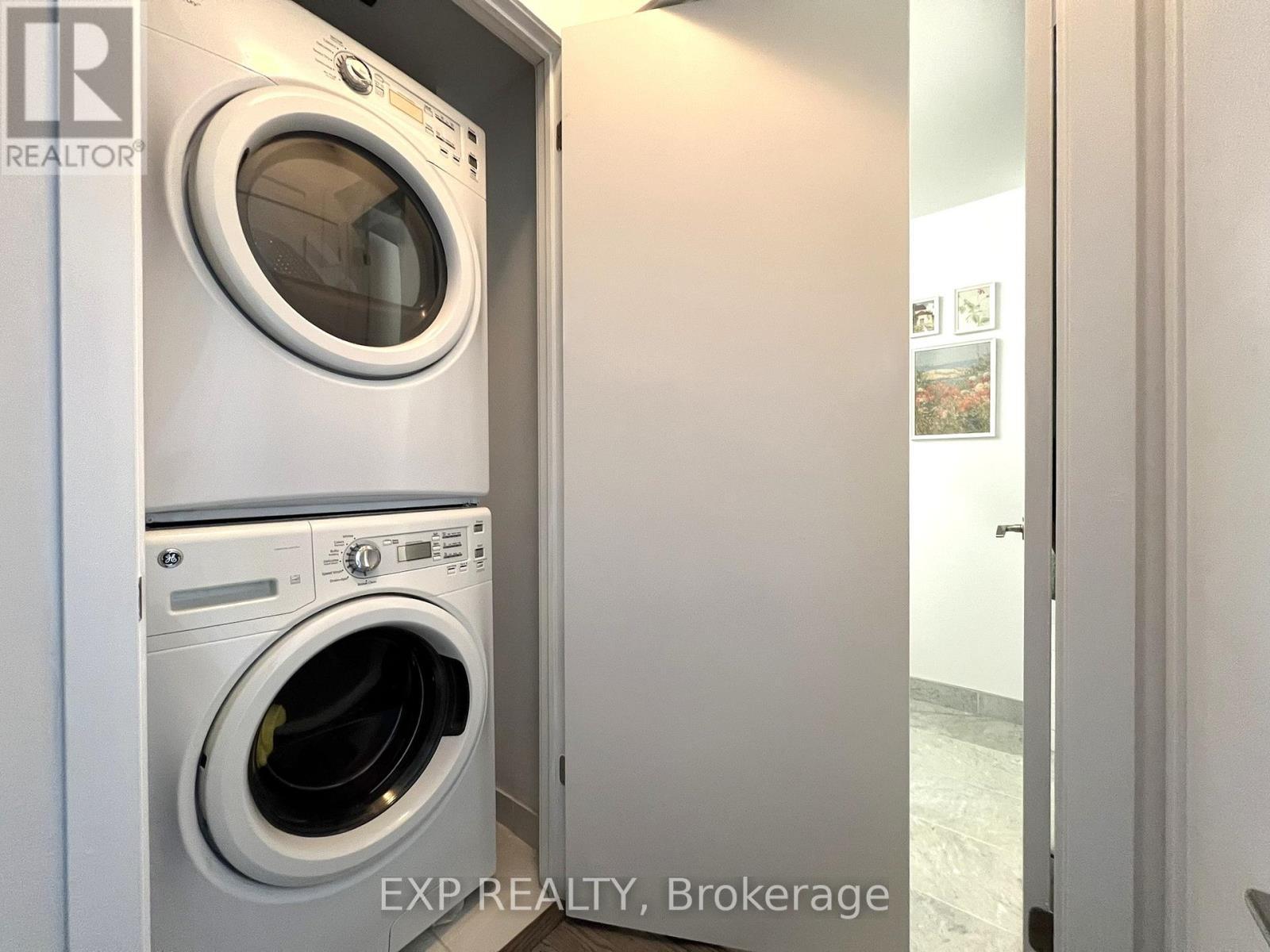 3007 - 2212 Lake Shore Boulevard W, Toronto, ON - Indoor Photo Showing Laundry Room