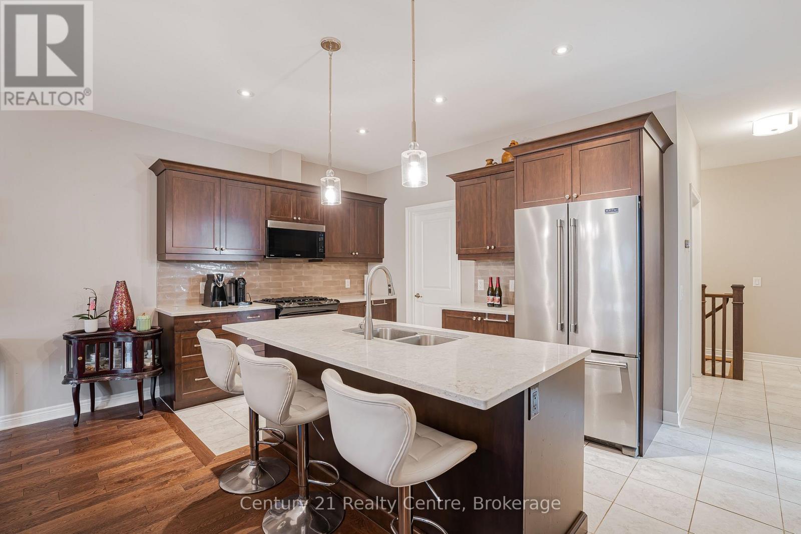 62 Andrew Lane, Thorold, ON - Indoor Photo Showing Kitchen With Double Sink With Upgraded Kitchen