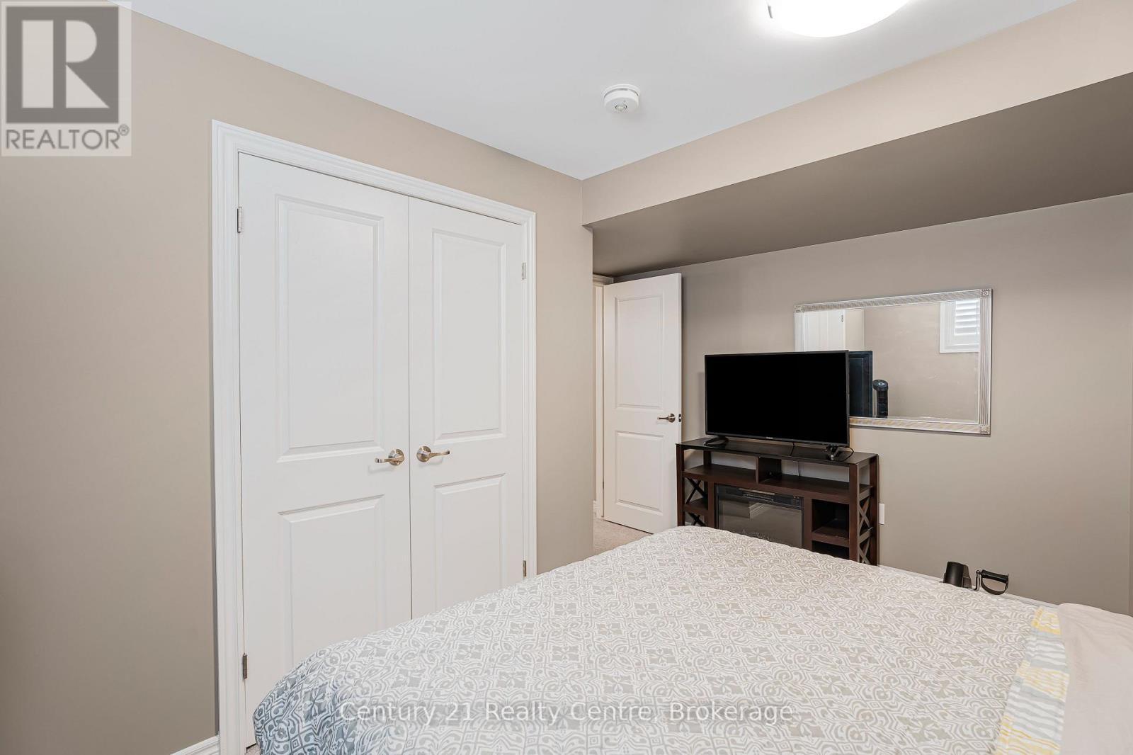 62 Andrew Lane, Thorold, ON - Indoor Photo Showing Bedroom