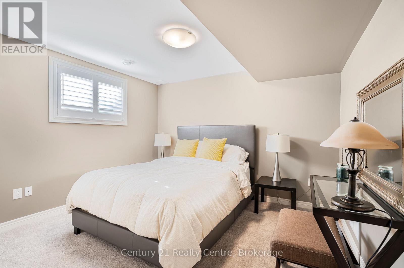 62 Andrew Lane, Thorold, ON - Indoor Photo Showing Bedroom