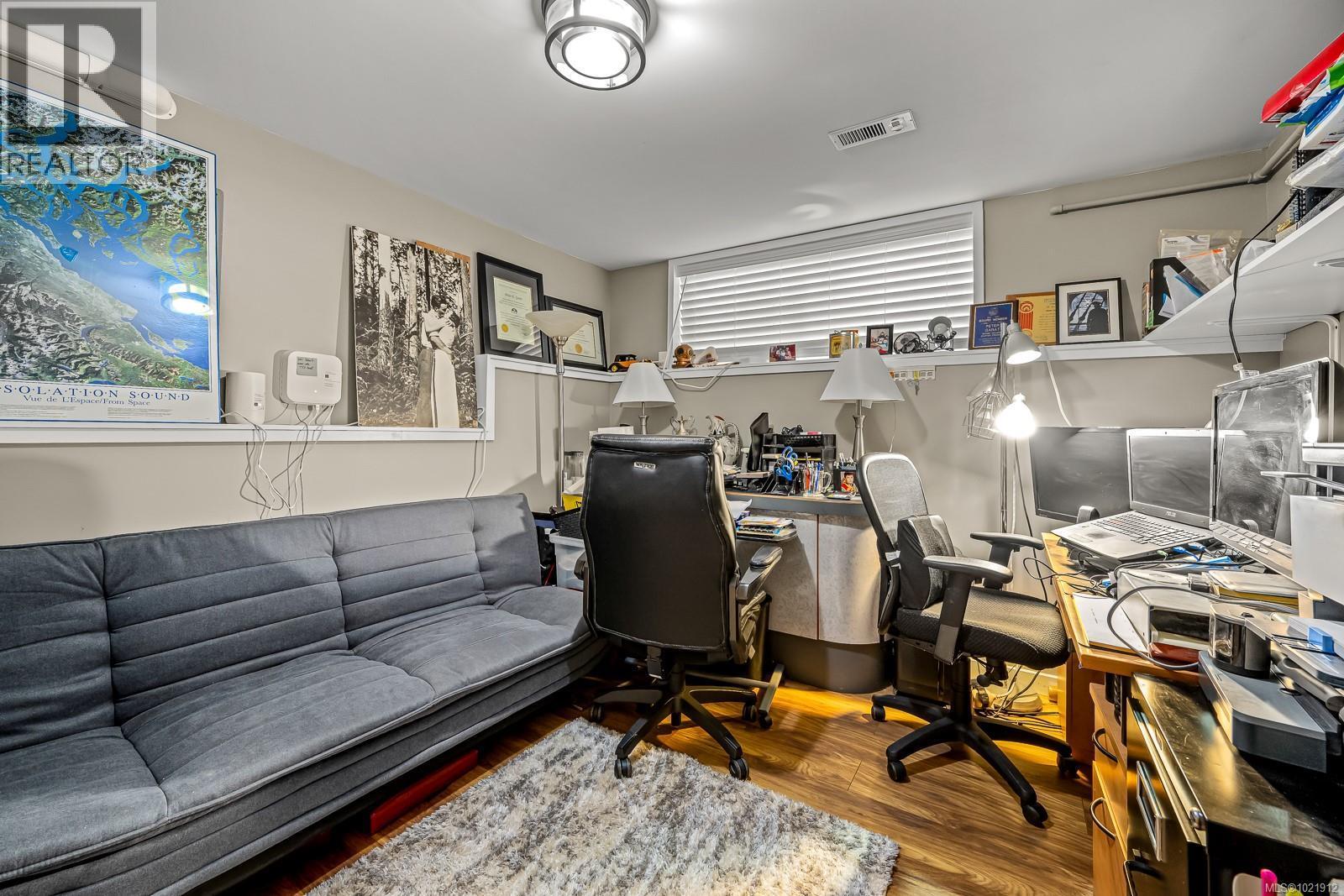 Office or bedroom - 601 Warden Cds, Campbell River, BC - Indoor