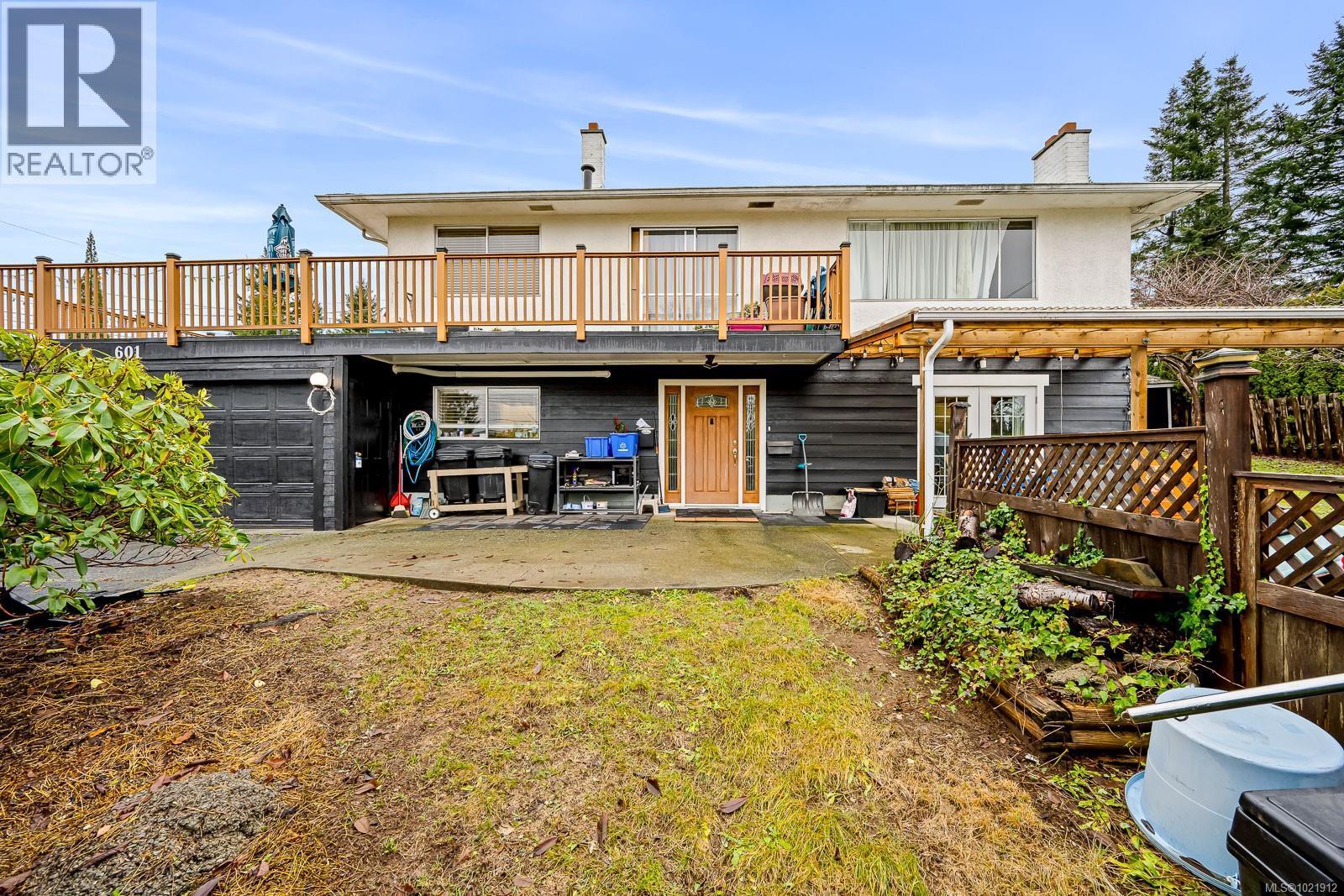 601 Warden Cds, Campbell River, BC - Outdoor With Deck Patio Veranda With Exterior