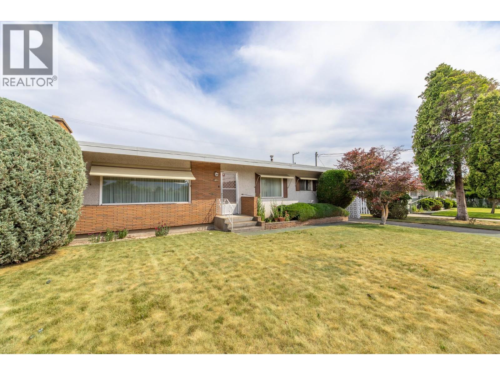 2450 Mckenzie Street, Penticton, BC - Outdoor