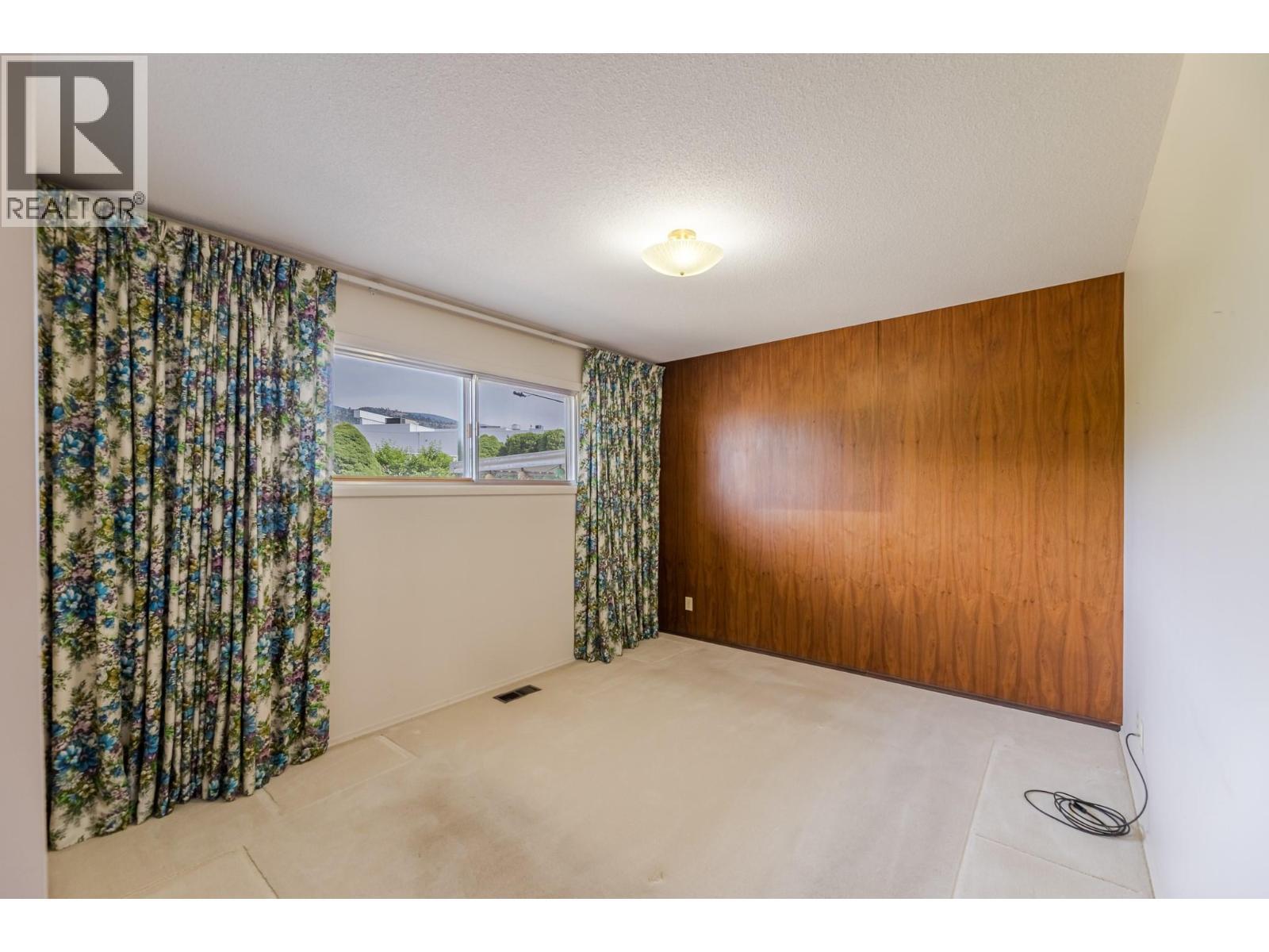 2450 Mckenzie Street, Penticton, BC - Indoor Photo Showing Other Room