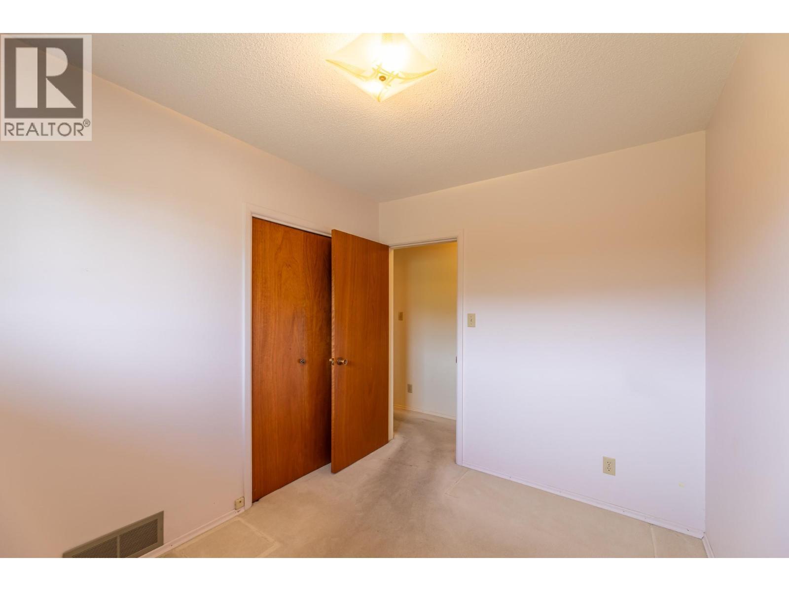 2450 Mckenzie Street, Penticton, BC - Indoor Photo Showing Other Room