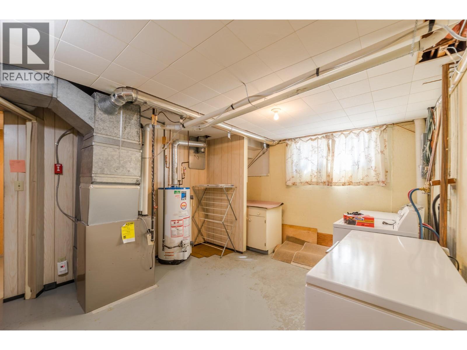 2450 Mckenzie Street, Penticton, BC - Indoor Photo Showing Other Room