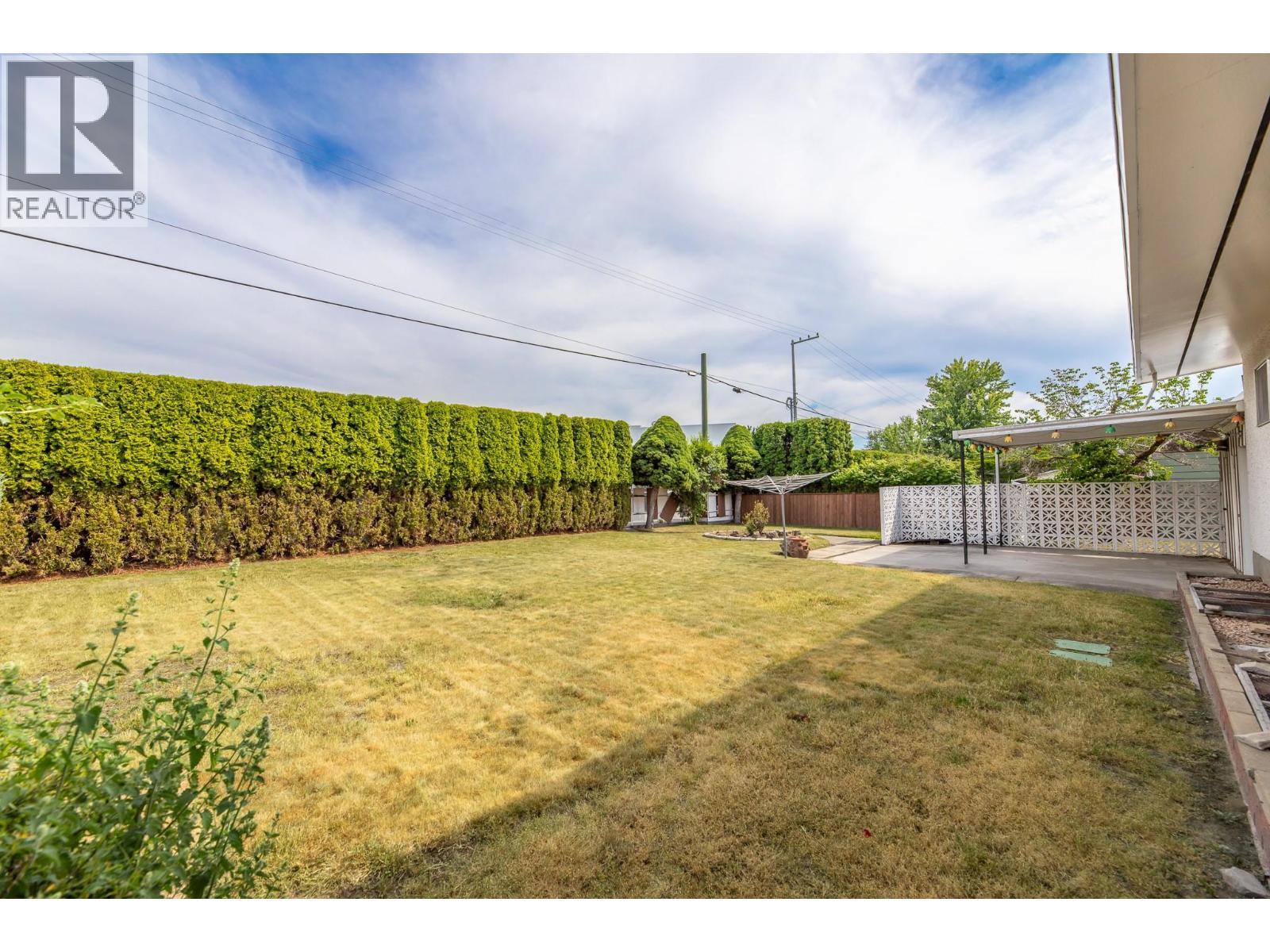 2450 Mckenzie Street, Penticton, BC - Outdoor