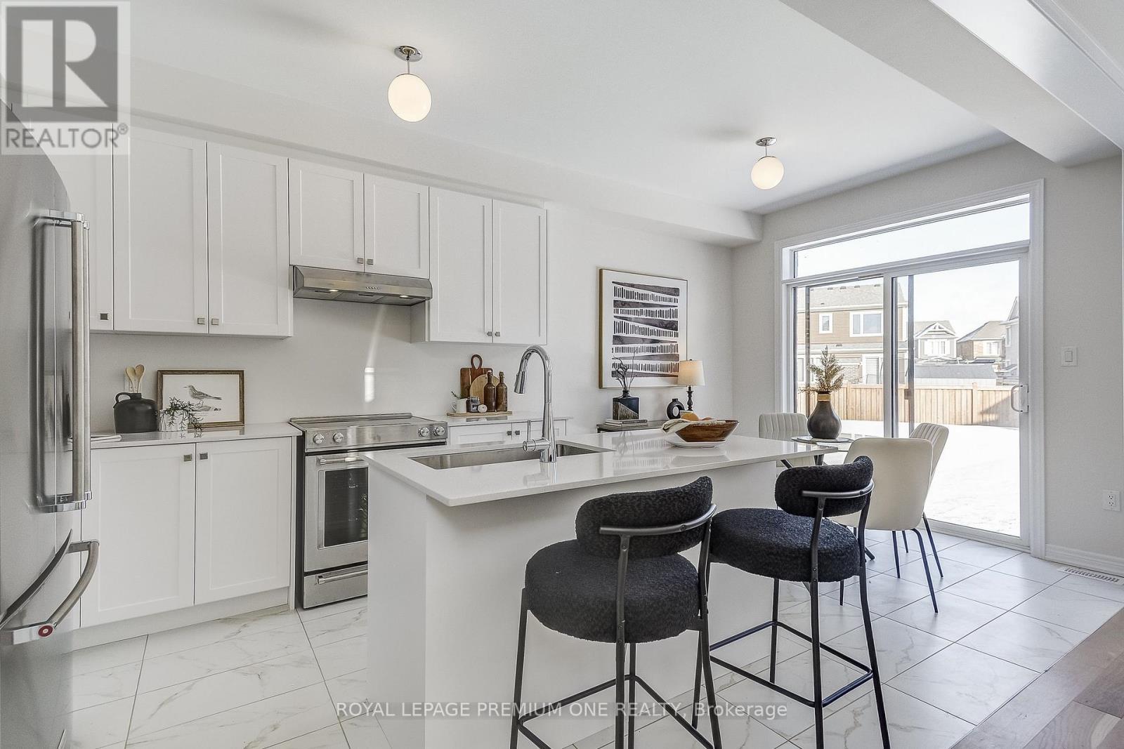 432 Kennedy Circle, Milton, ON - Indoor Photo Showing Kitchen