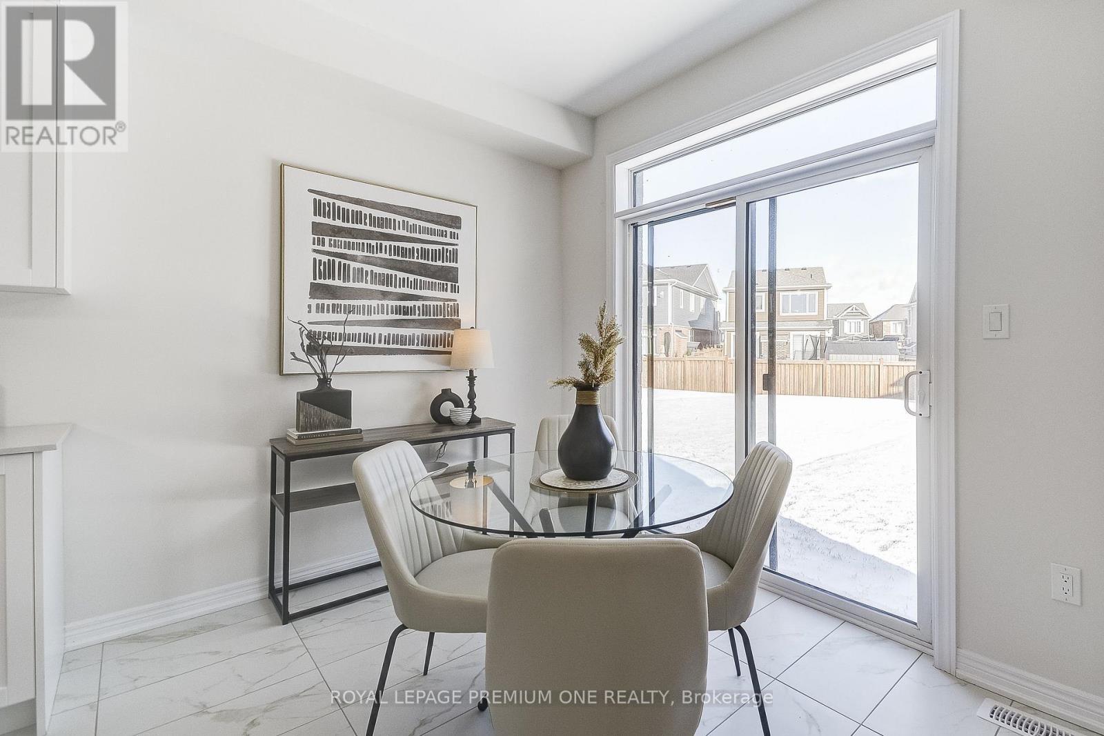 432 Kennedy Circle, Milton, ON - Indoor Photo Showing Dining Room