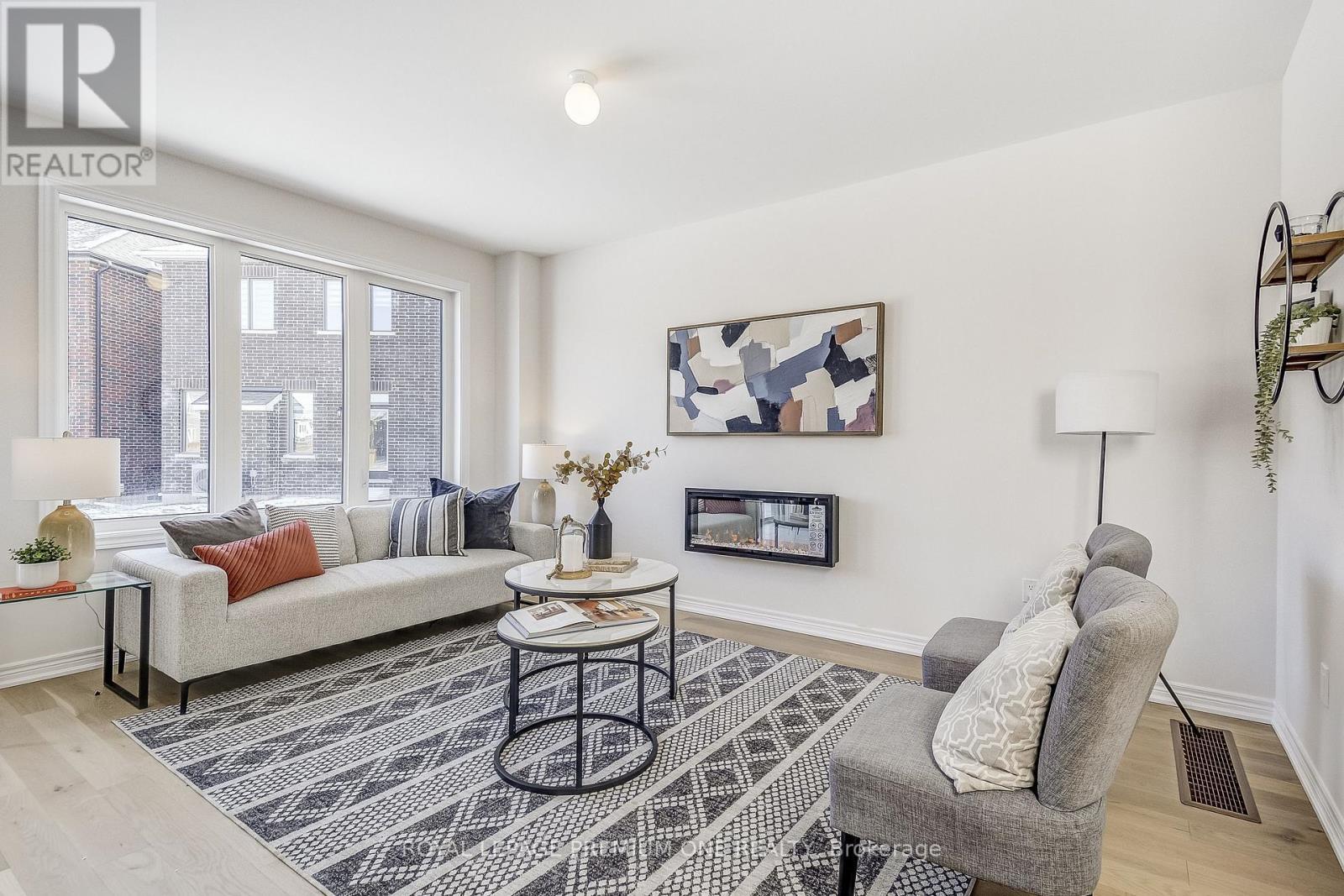 432 Kennedy Circle, Milton, ON - Indoor Photo Showing Living Room With Fireplace