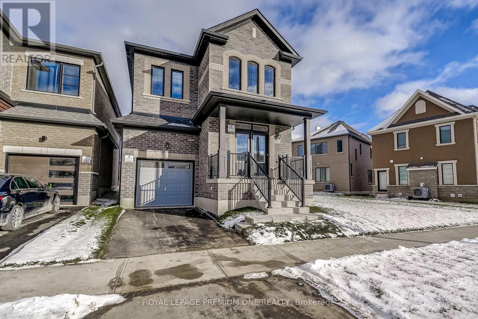 432 Kennedy Circle, Milton, ON - Outdoor With Facade