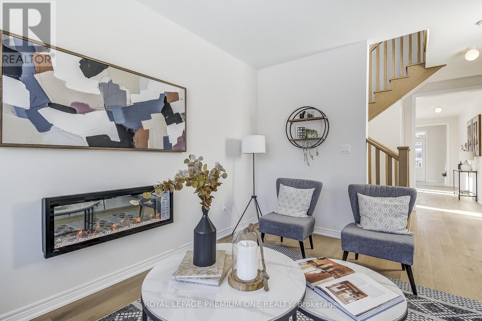 432 Kennedy Circle, Milton, ON - Indoor Photo Showing Living Room With Fireplace