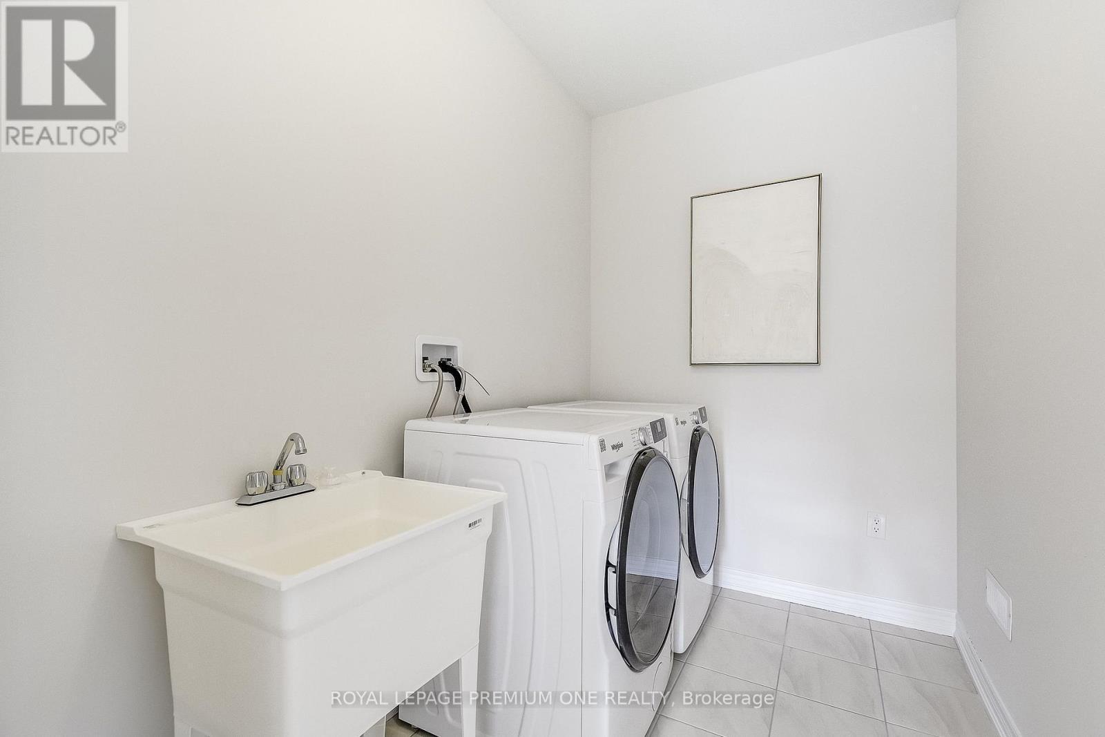 432 Kennedy Circle, Milton, ON - Indoor Photo Showing Laundry Room