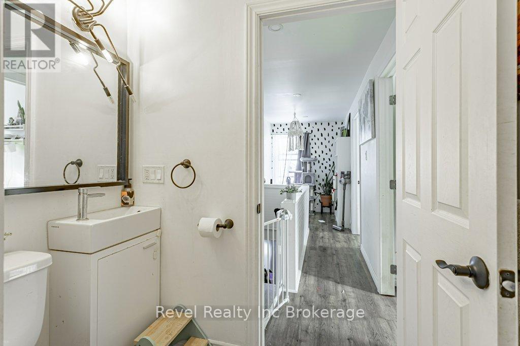 226 Oxford Street, Ingersoll (Ingersoll - South), ON - Indoor Photo Showing Bathroom