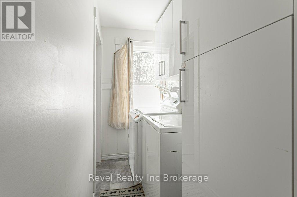 226 Oxford Street, Ingersoll (Ingersoll - South), ON - Indoor Photo Showing Laundry Room