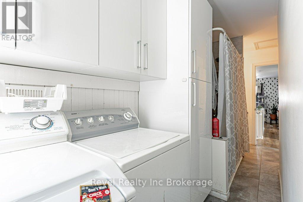 226 Oxford Street, Ingersoll (Ingersoll - South), ON - Indoor Photo Showing Laundry Room