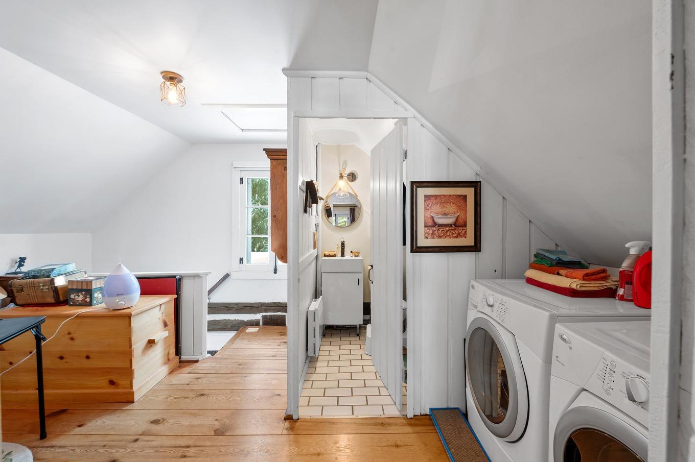 Mezzanine - 278 Ch. Du Mont-Castor, Sainte-Agathe-Des-Monts, QC - Indoor Photo Showing Laundry Room