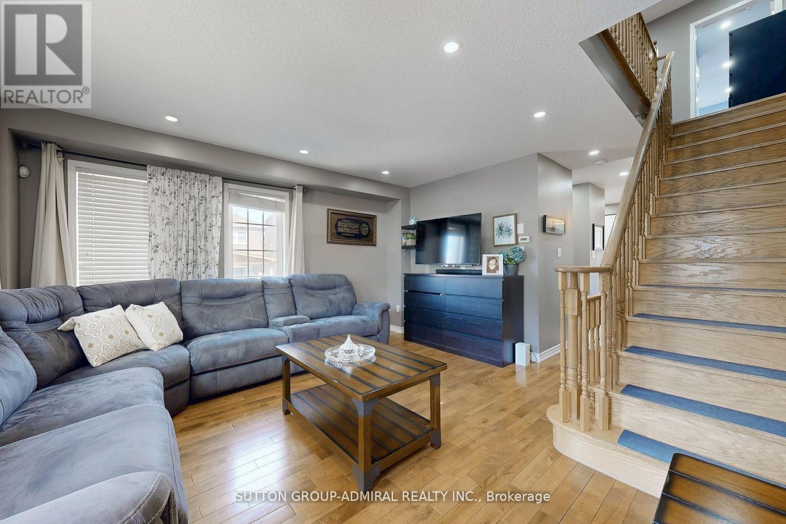50 Jim Baird Mews, Toronto, ON - Indoor Photo Showing Living Room
