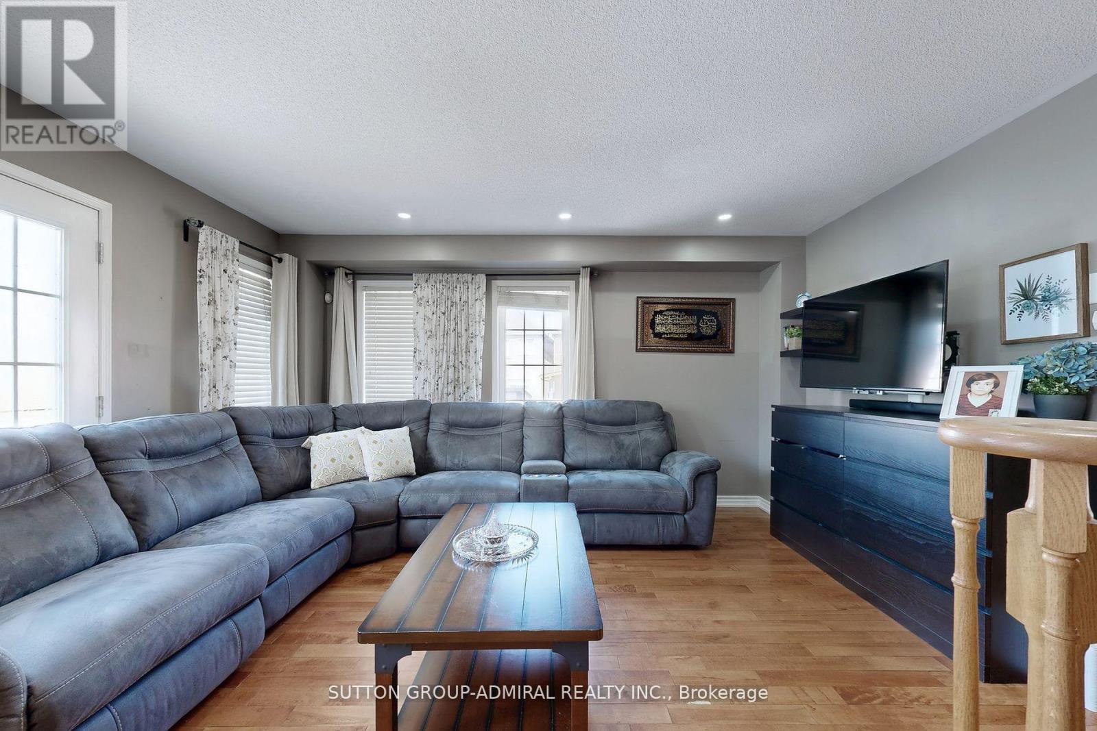 50 Jim Baird Mews, Toronto, ON - Indoor Photo Showing Living Room